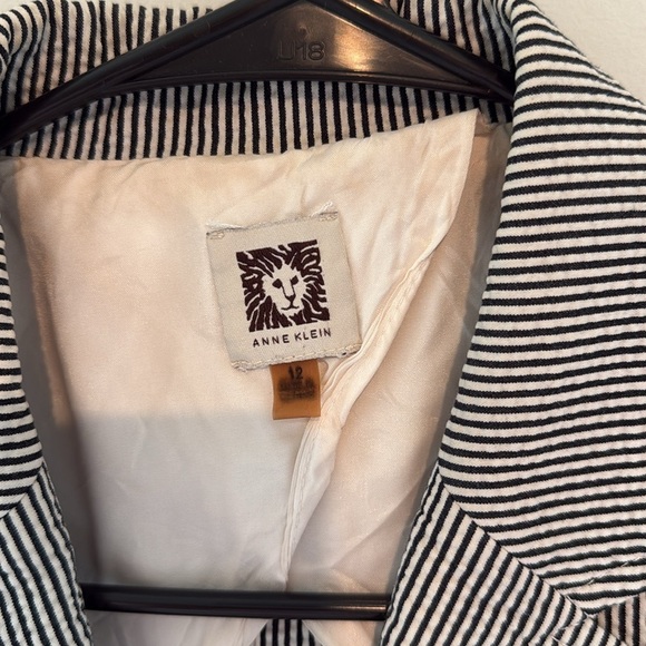 Anne Klein Black and White Pinstripe Blazer Size 12 - Picture 2 of 5